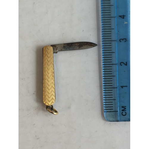 270 - 9ct Gold Sided Miniature Penknife