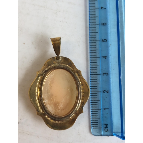 319 - Gold Tone Set Cameo