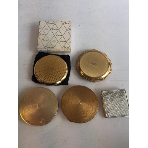 386 - Selection of Assorted Compacts