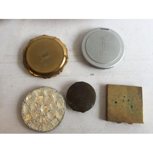 399 - Selection of Assorted Compacts