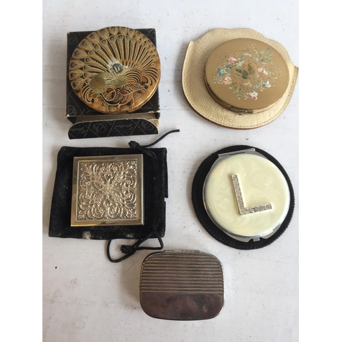 400 - Selection of Assorted Compacts