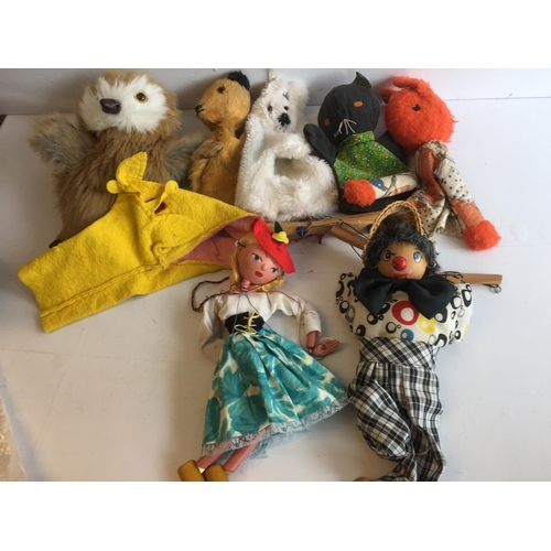 172 - Large Selection of Assorted Finger Puppets & Pelham Puppets