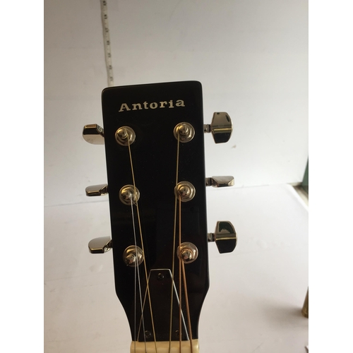 286 - Antoria Brass Bodied Resonator Guitar with 2 Bottle Necks.
In Lovely Condition and with Case.
Shippi... 