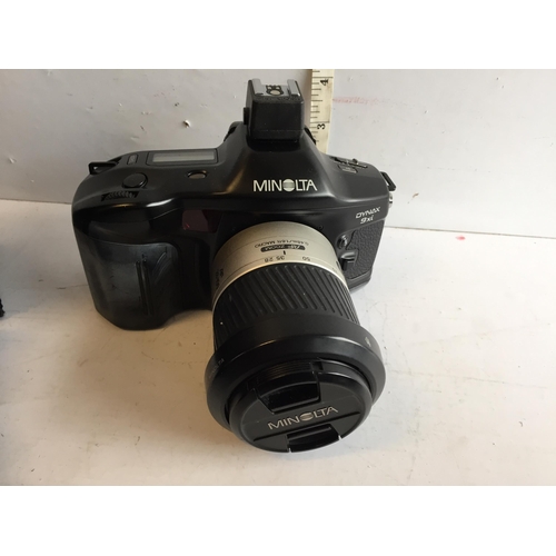 122 - Minolta Dynax 9XI Camera with Lens & Flash