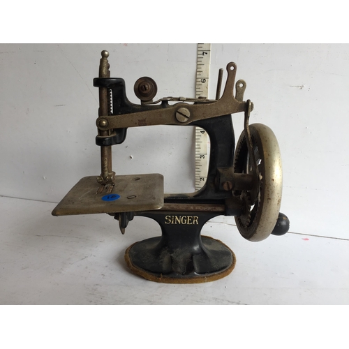 159 - Miniature Singer Sewing Machine