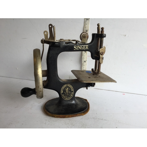 159 - Miniature Singer Sewing Machine