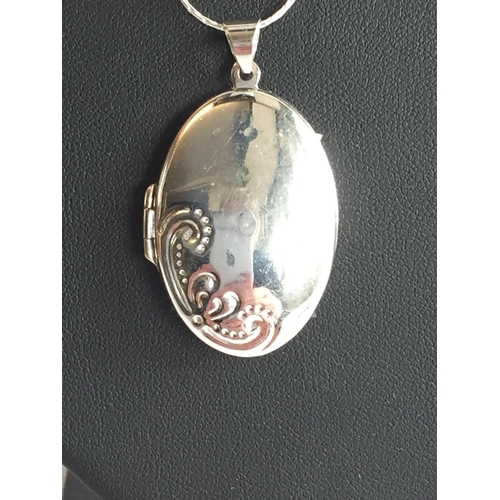 306 - Silver Chain with Silver Locket