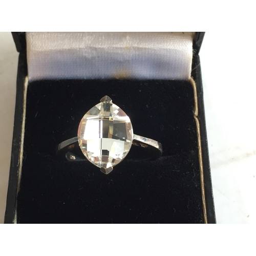 318 - Good Quality Ladies Silver Ring