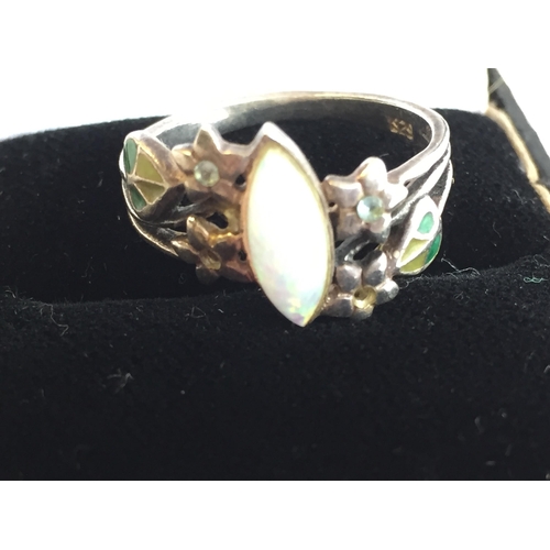 322 - Good Quality Ladies Silver Ring