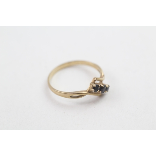 15 - 9ct gold sapphire trilogy ring