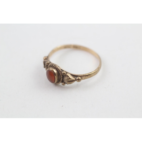 17 - 9ct gold carnelian ring