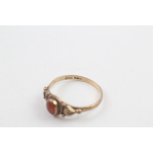 17 - 9ct gold carnelian ring