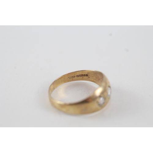 27 - 9ct gold cubic zirconia three stone ring with starburst 
motif