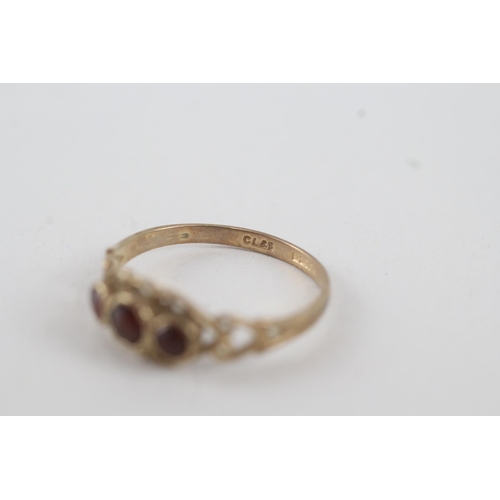 29 - 9ct gold garnet three stone ring