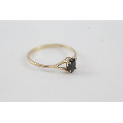 36 - 9ct gold sapphire single stone ring with spilt shank