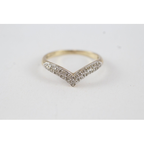 39 - 9ct gold diamond chevron ring