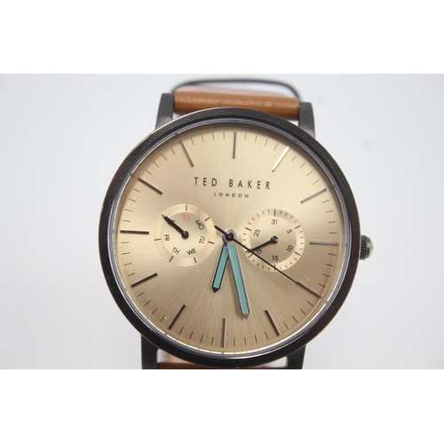 110 - Mens Ted Baker Calendar Watch
Quartz Working