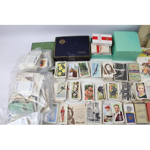 46 - Assorted Vintage / Antique Loose
Cigarette Cards Players Wills Smiths
Job Lo