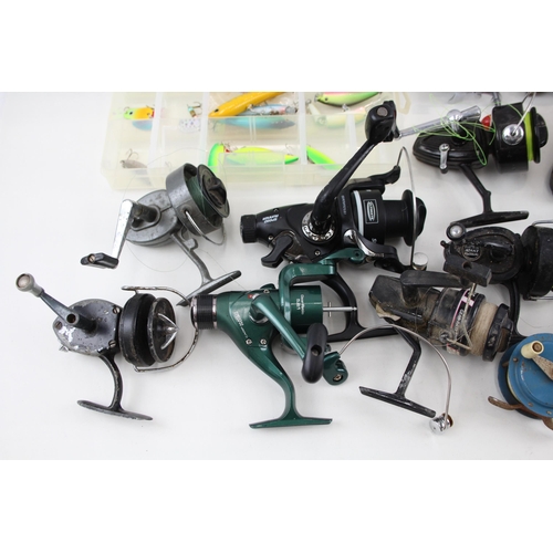 48 - See photographs
Assorted Vintage Fishing Reels
Angling