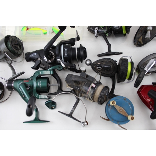 48 - See photographs
Assorted Vintage Fishing Reels
Angling