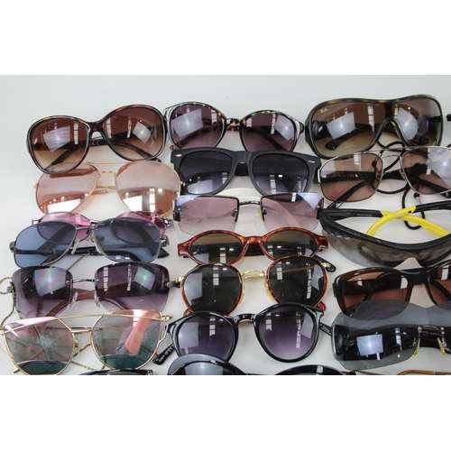 57 - Sports Sunglasses Glasses Eyewear
Assorted Inc Cased, Polarized Job Lot