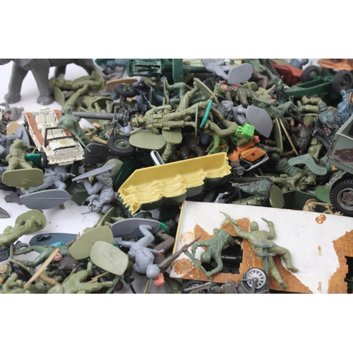 69 - Airfix Infantry Collection Plus
Accessories big Job Lot of War