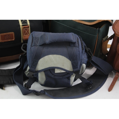 82 - Assorted Camera Bags Inc Branded &
Unbranded In Various Sizes &
Materials x 4