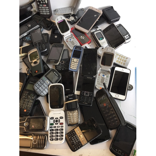 385 - Very Large Selection of Assorted Mobile Phones