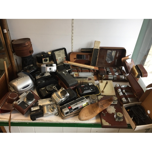 386 - Very Large Selection of Camera's, Grooming Sets & Other