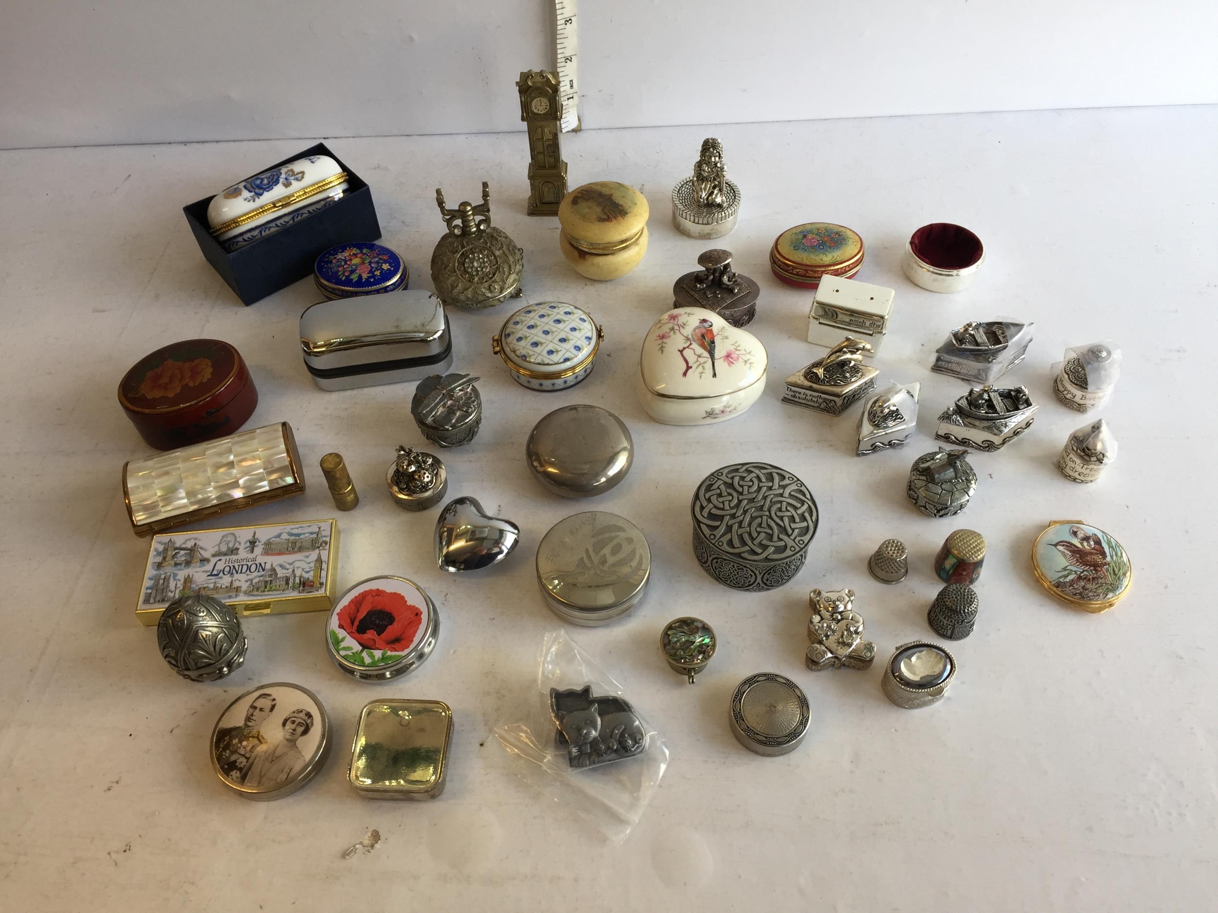 Very Good Box of Assorted Trinkets