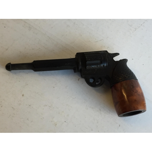 156 - Smokers Pipe in the form of a Gun