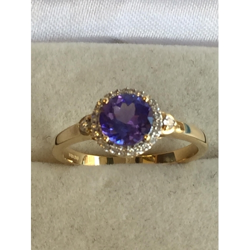 264 - 19ct Gold, Tanzanite & Diamond Ring, size S 1/2. Beautiful Quality. Stunning