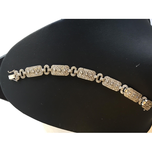 50B - 18ct White Gold Stunning Art Deco Bracelet with Lots of Diamonds