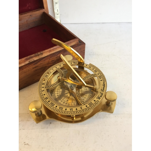 61 - Very Nice Sundial Compass in Wooden Case