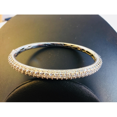 137 - Sento Sterling Silver Cubic Zirconia Bangle.


2024300