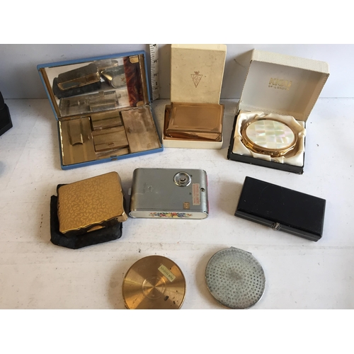 181 - Collectable Powder Compacts, Job Lot.


575097