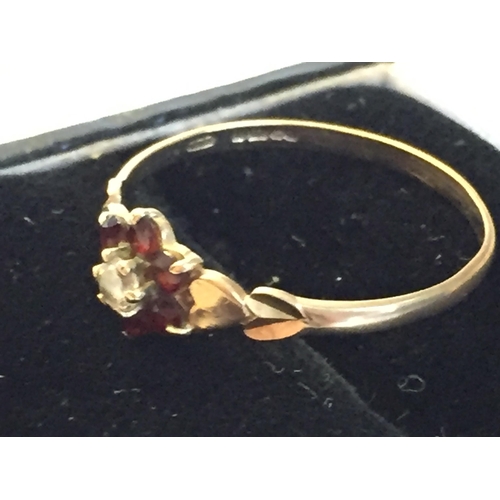 19 - 9ct Gold Red & White Gem Stone Cluster Ring, size S.



2072975