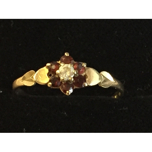 19 - 9ct Gold Red & White Gem Stone Cluster Ring, size S.



2072975