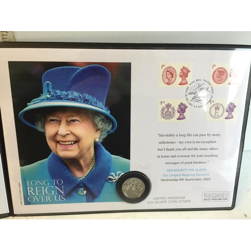 387 - £20 Silver Queen Coin in Folder