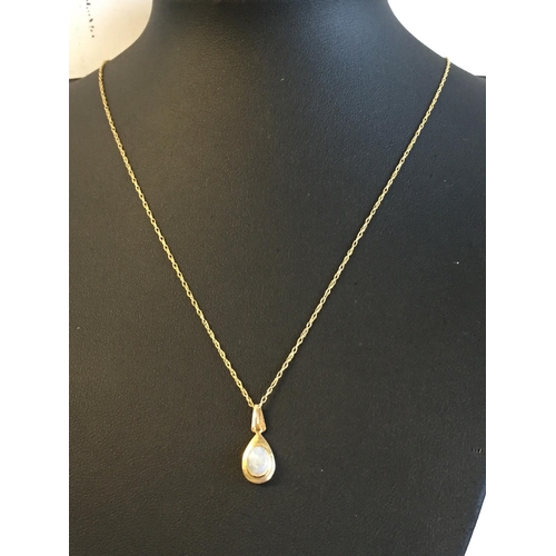 39 - 9ct Gold Opal Pendant Necklace



2073626