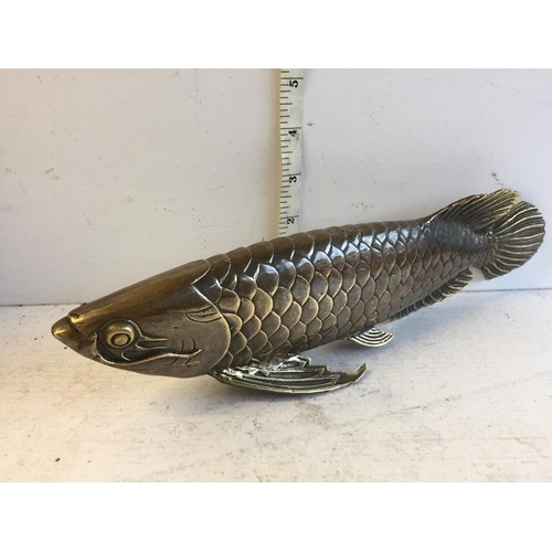 409 - Heavy bronze Carp Fish