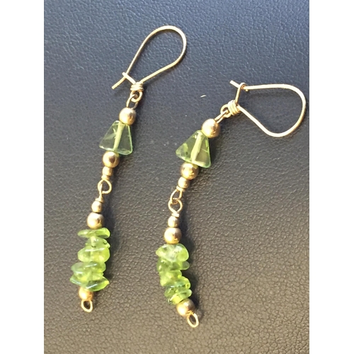 49 - 9ct Gold Green Gem Stone Drop Earrings


2073659