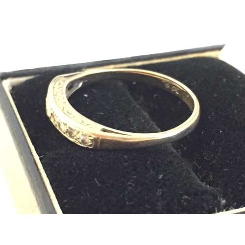 54 - 9ct Gold Diamond Row Ring, size R


2098427