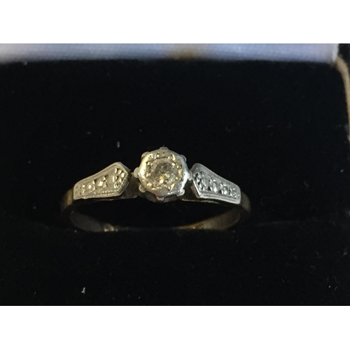 56 - 9ct Gold Diamond Single Stone Ring, size M.


2098422