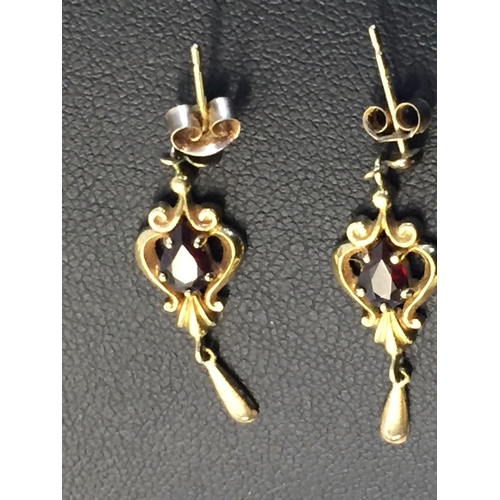 68 - 9ct Gold Garnet Set Drop Earrings


2055418