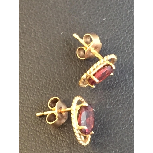 9 - 9ct Gold Garnet Stud Earrings


2072984