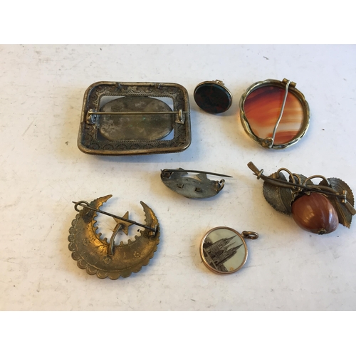 91 - Collection of Antique Jewellery Inc Agate,Bloodstone,Fob Victorian x 7.


2024407