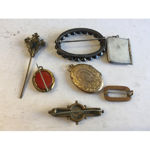 98 - Collection of Antique Jewellery Inc Victorian, Stamp Holder, Locket X 7.


2024403