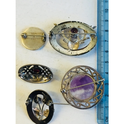 142 - Collection of Sterling Silver Scottish brooches Inc Gemstone, Stag x 5.


2024247