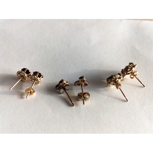 200 - 3 X 9ct Gold Garnet Stud Earrings.

2065197